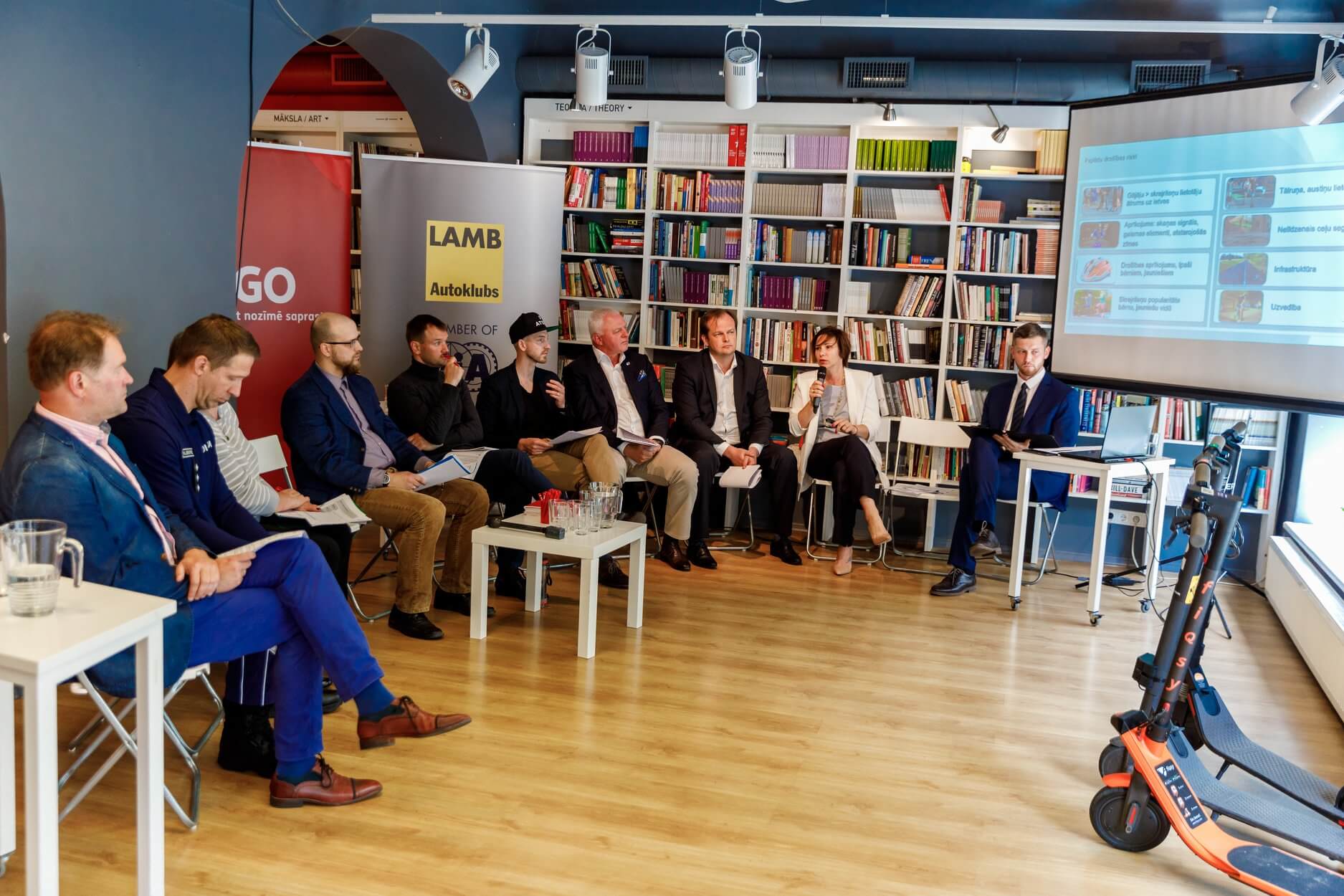 Diskusija par elektrisko skrejriteņu drošu integrēšanu satiksmē